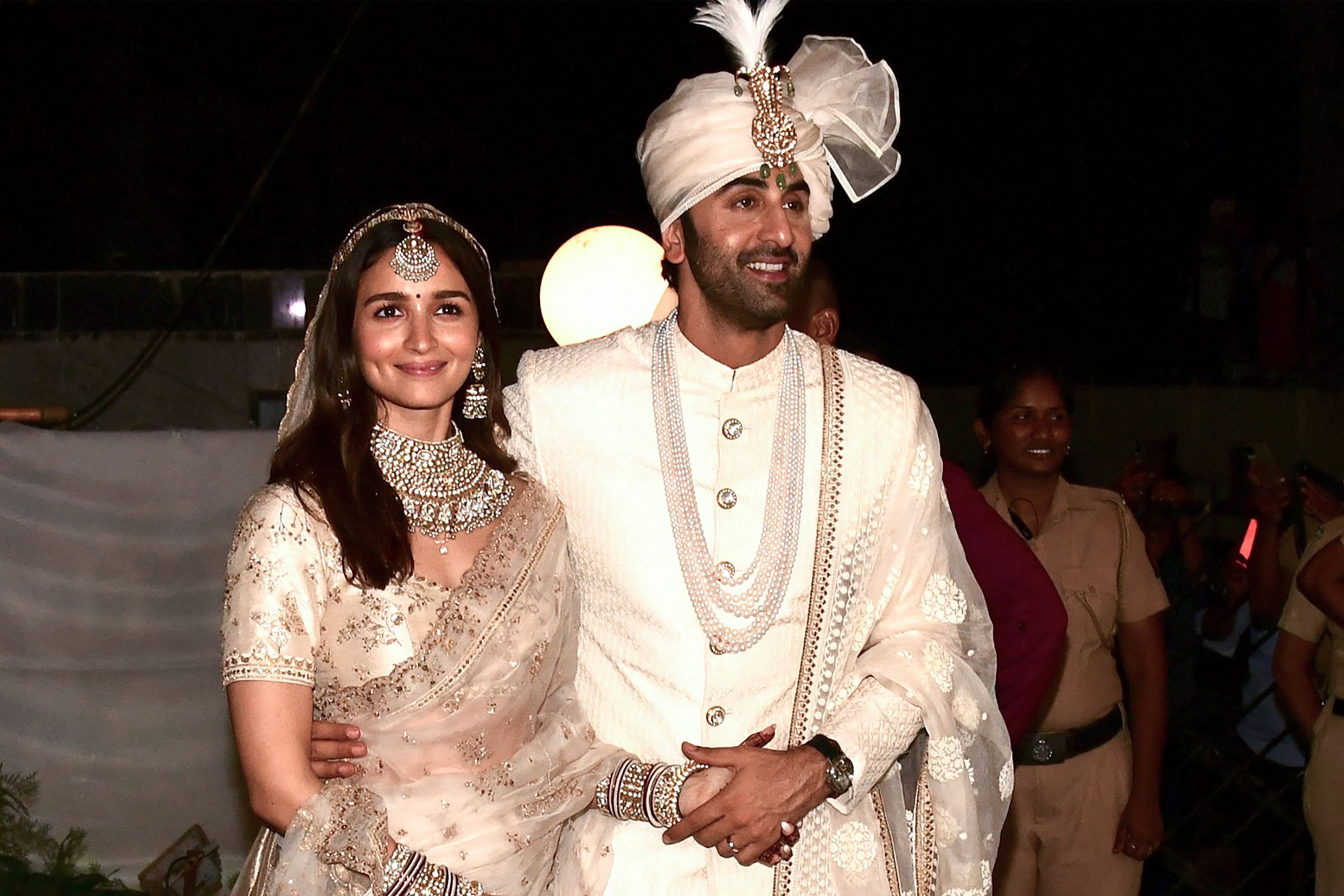 Alia Bhatt and Ranbir Kapoor wed in intimate Mumbai ceremony - CNN Style