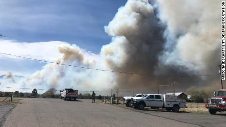 Strong winds, dry air propel Tunnel Fire in Northern Arizona