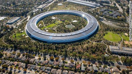 Apple employees demand more flexibility from company as three-day office return looms