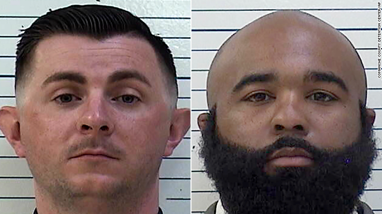 2 former Oklahoma police officers have been charged with manslaughter in the fatal 2021 sparatoria di un uomo di colore