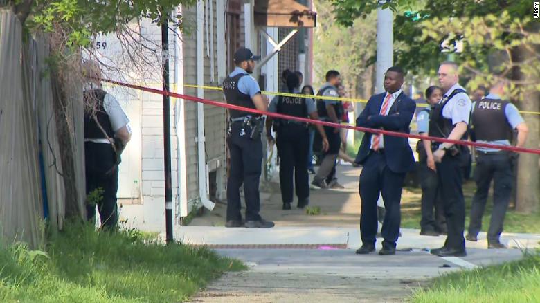 1 dead, 4 injured in Chicago neighborhood where 'hostile crowd' fought off police performing first aid, officials say