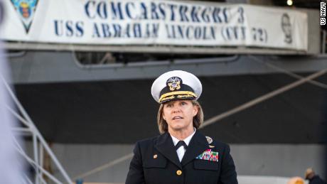 上尉. Amy Bauernschmidt, commanding officer of the  aircraft carrier USS Abraham Lincoln, speaks with media before the ship gets underway for a deployment in San Diego, 加利福尼亚州, 在一月 3, 2022.
