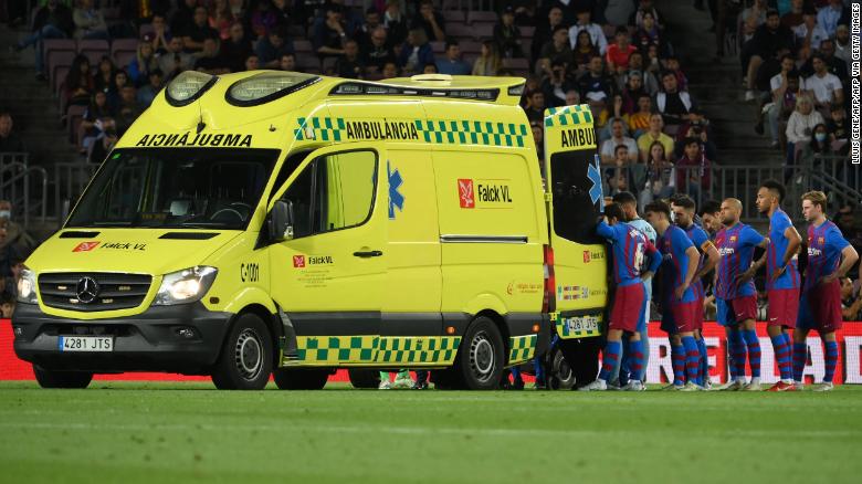 Barcelona star Ronald Araujo taken to hospital with concussion in 3-1 win against Celta Vigo