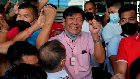 Who is &#39;壁&#39; Marcos Jr and why are some Filipinos nervous about his family&#39;s return?