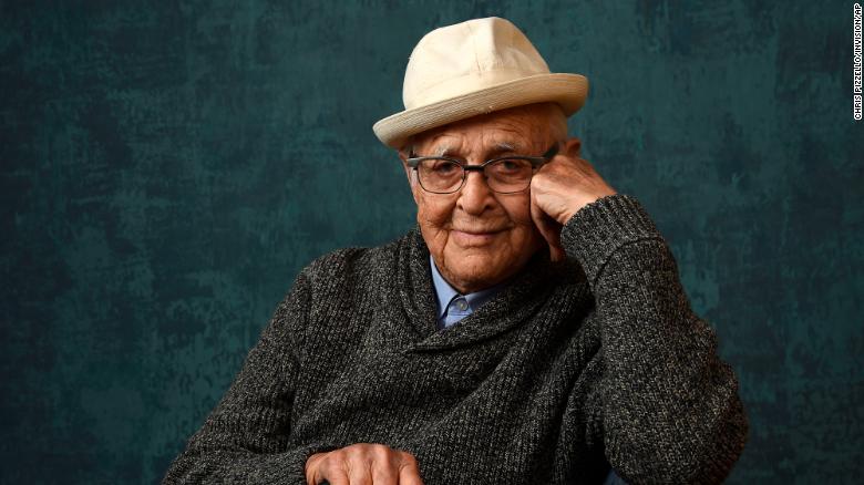 에서 99, iconic producer Norman Lear doesn't want to quit working. 일을 하면 우리 모두가 더 오래 살 수 있습니다.?