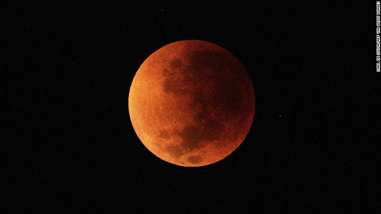 Watch: Total lunar eclipse creates &#39;blood moon&#39; 