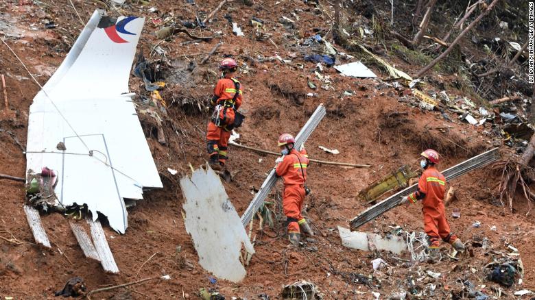 飞行数据显示东航飞机故意坠毁: 华尔街日报报道