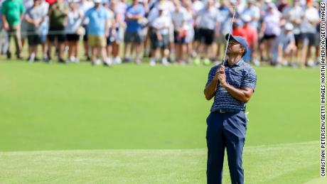 Woods reacts on the 18th green during the first round of the 2022 PGAチャンピオンシップ.