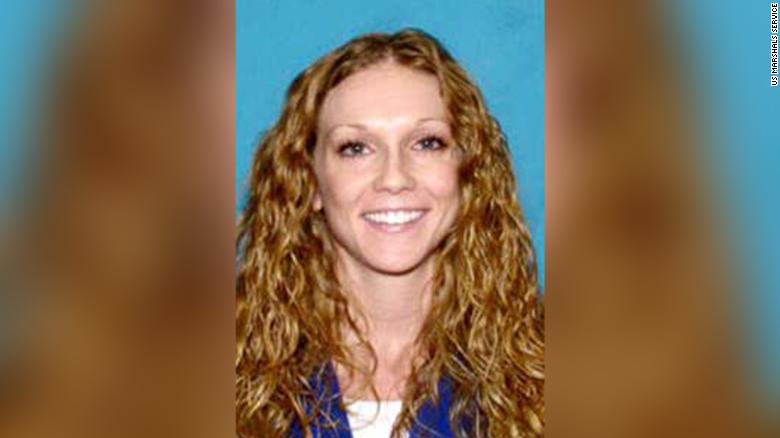 A Texas woman is wanted for the alleged murder of an elite cyclist who had a relationship with her boyfriend, sê owerhede