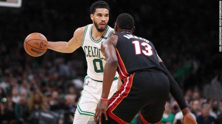 Jayson Tatum runs rampant as Celtics dominate Heat 102-82 게임 내 4