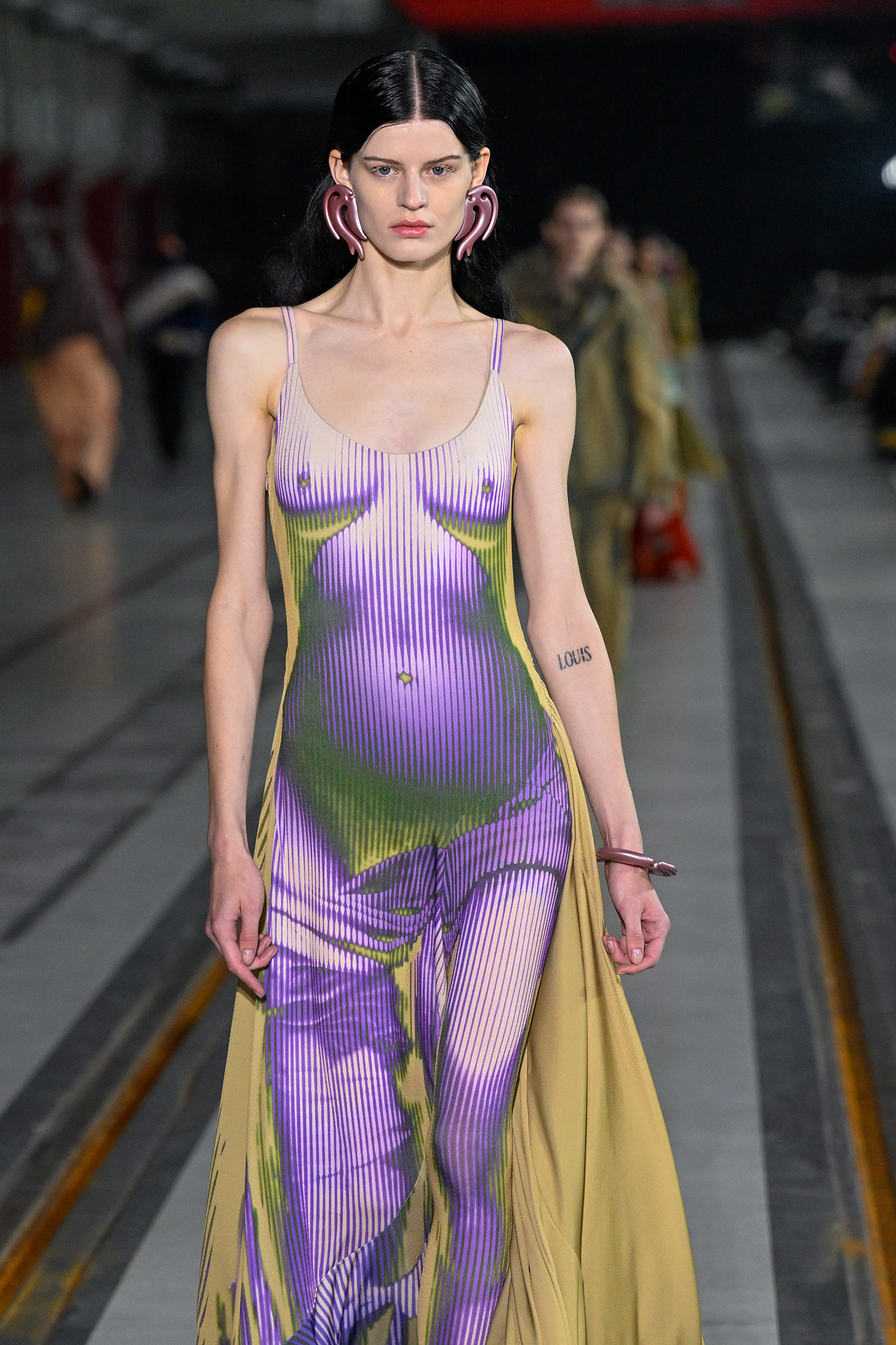 Butifull fashion tv models naked walking images - Sex archive