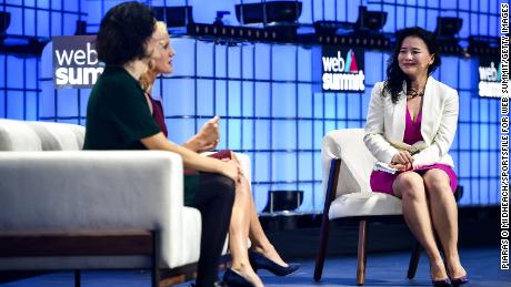 CGTN anchor Cheng Lei speaks onstage with Barbara Martin Coppola, Chief Digital Officer at IKEA and Kristin Lemkau, CMO at JPMorgan Chase, at the Altice Arena in Lisbon, 葡萄牙, 在十一月 5, 2019. 