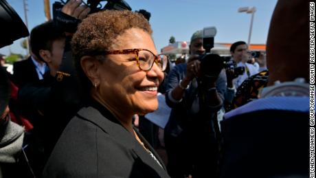 US Rep. Karen Bass, a candidate for Los Angeles mayor, arrives at a news conference in Los Angeles on April 29, 2022. 
