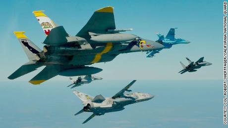 A California Air National Guard F-15 Eagle (foreground, 왼쪽) flies with a Ukrainian Sukhoi Su-24 (bottom, center) and a Ukrainian MiG-29  (top right) 시 2018 Clear Sky exercise. Another F-15 (권리, center센터s the formation.
