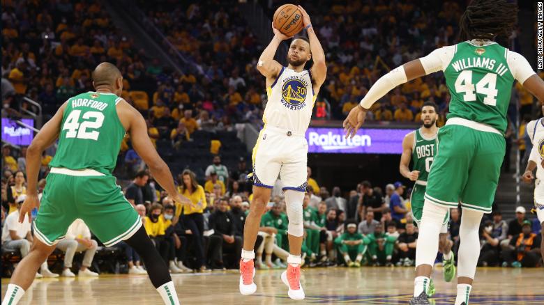 Steph Curry leads Warriors to emphatic 107-88 游戏 2 victory over Celtics in NBA Finals