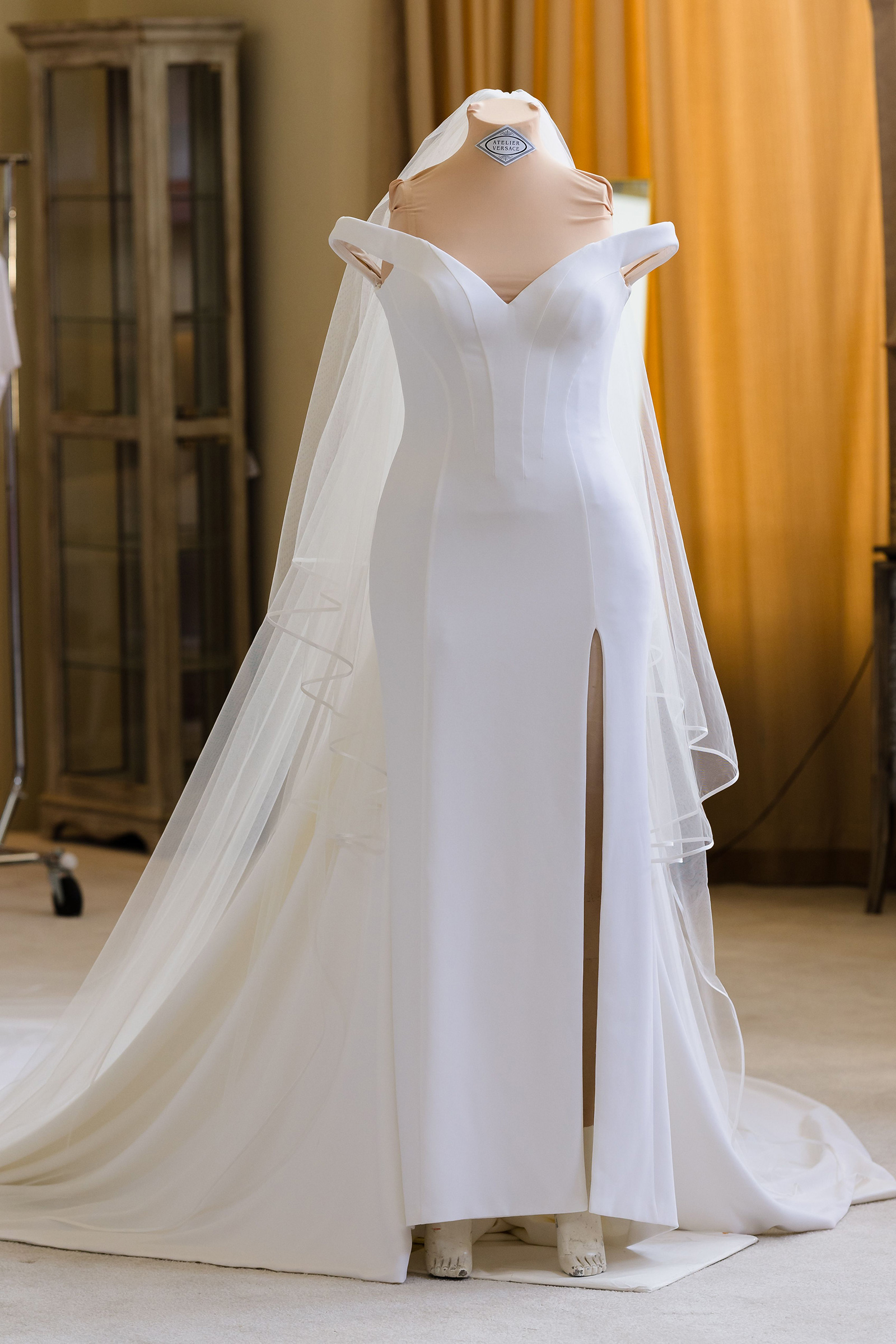 Ook smaak voorzetsel Pop star Britney Spears wears elegant Versace gown to wed Sam Asghari - CNN  Style