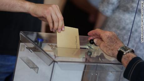 French parliamentary elections overshadowed by low turnout