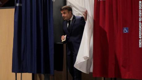 Macron loses absolute majority after historic gains for French far right and left