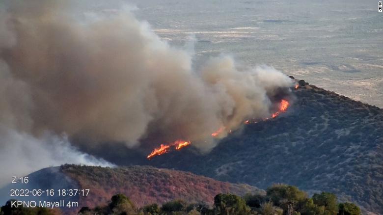 Contreras Fire grows to more than 20,000 acres in southern Arizona, putting nearby residents on alert