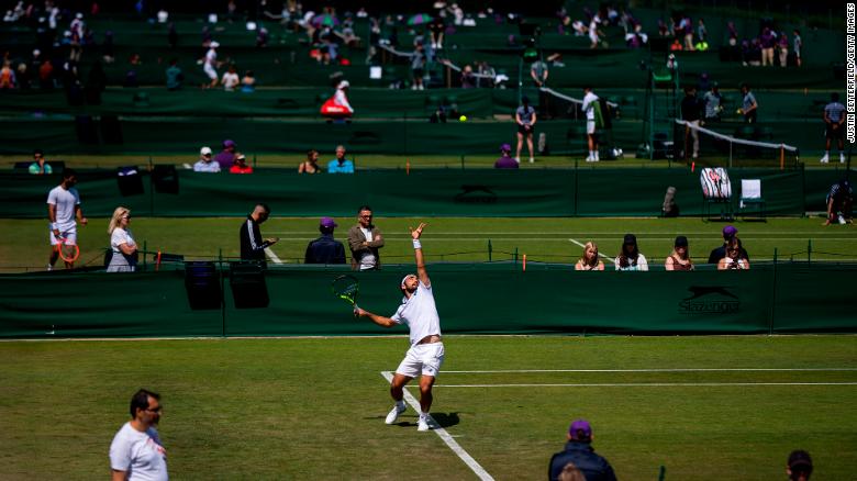 A poca distancia de Wimbledon, los jugadores luchan y se esfuerzan por clasificarse para el cuadro principal