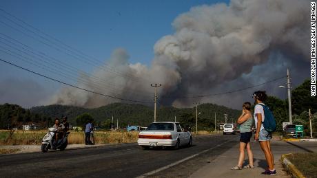 A wildfire blazes in Marmaris, 火鸡, 在六月 23, 2022.