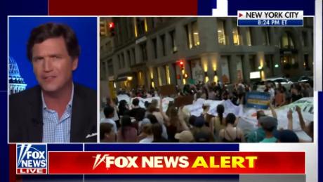 Watch Fox News and MSNBC hosts react to Roe v. 웨이드 판결