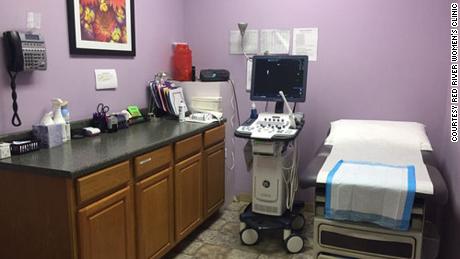 北达科他州&#39;s only abortion clinic is preparing to move across state lines to Minnesota