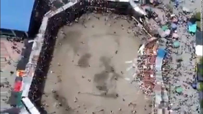 Ten minste 4 dood, hundreds injured after collapse at stadium in Colombia
