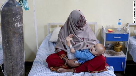 死んだ地震の後 1,000, コレラのためのアフガニスタンブレース, 病気の発生