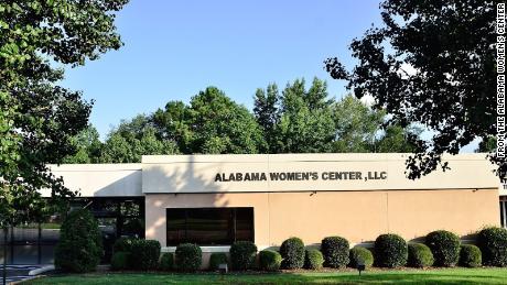 The Alabama Women&#39;s Center in Huntsville, 阿拉巴马州, seen here in a photo taken from its website.