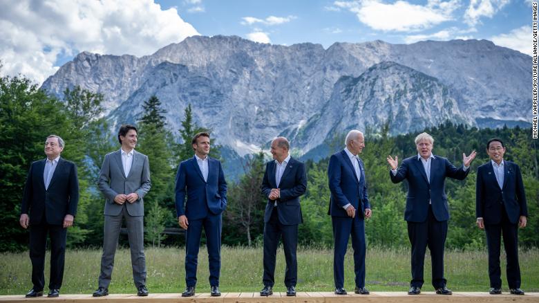 意见: 'Show them our pecs!' The G7 'boys club' is back
