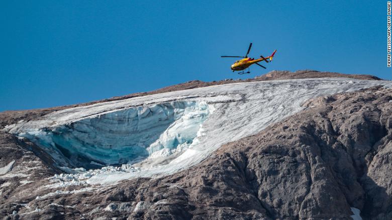 イタリアアルプスの氷河崩壊による死亡者数は 9, と 3 まだ見つかっていない