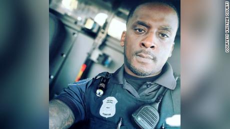 Detroit police officer killed after being &#39;伏击&#39; while responding to a gunfire call