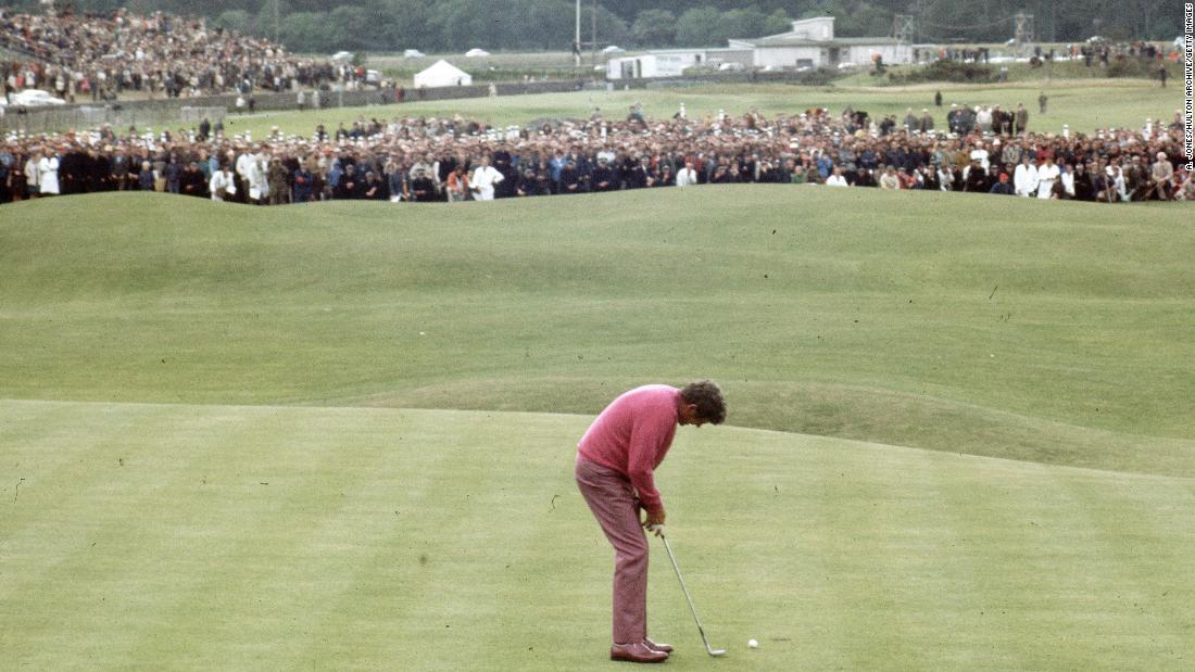 &lt;strong&gt;Doug Sanders misses a three-footer, 1970 -- &lt;/강한&gt;On the 18th green at St Andrews, &lt;a href =&quot;https://www.si.com/golf/news/52-years-ago-at-st-andrews-doug-sanders-watched-british-open-glory-slide-by&quot; target =&quot;_공백&am인용ot;&gt;Doug Sanders had two putts to win The Openltmp;lt;/�gt&gt;. His first put him within three feet -- the kind of putt Sanders would sink blindfolded with one hand tied behind his back any other day. But the American cut short his pre-shot routine and missed not just by a little, but by a lot, the ball veering right of the hole. The error resulted in an 18-hole playoff the next day with Jack Nicklaus, who won by a single shot. 