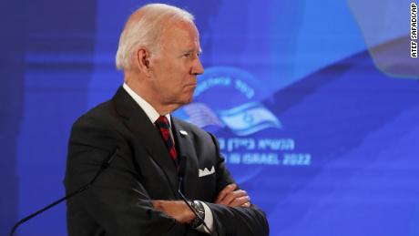 Biden walks a political and diplomatic tightrope in Saudi Arabia 