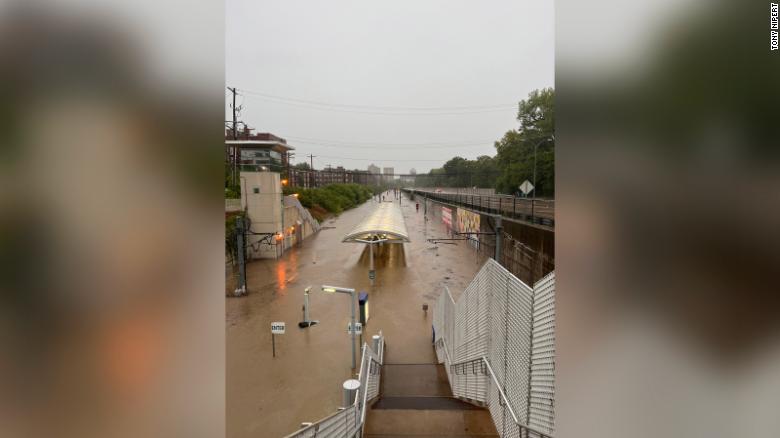 St Louis Widespread Flash Floods Caused By Record Rainfall Cnn