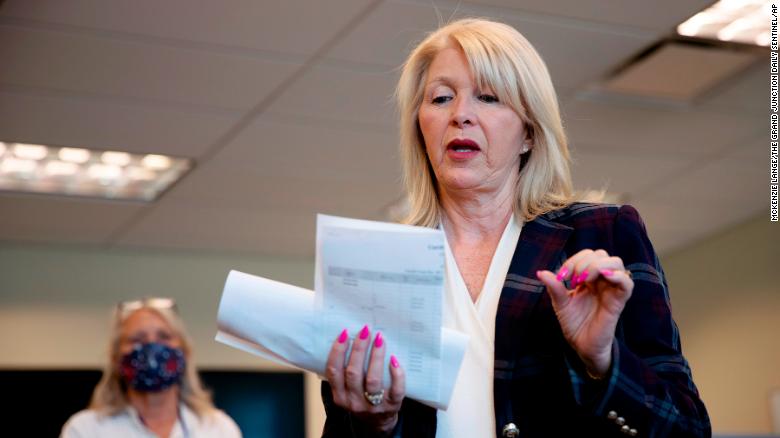 起訴されたコロラド州の書記官ティナ・ピーターズは、国務長官の主要な損失の再集計の費用を負担しています