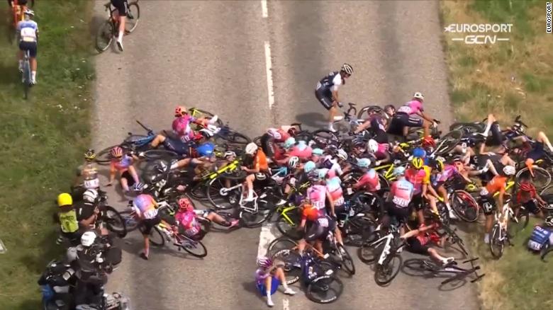 Tour de France Vroue: Skouspelagtige verhoog 5 ongeluk laat ryer hospitaalbehandeling benodig