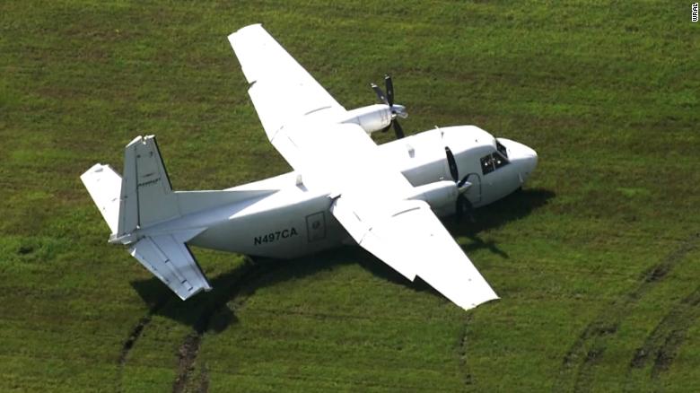 Funcionarios federales investigan la muerte de un copiloto que salió de un avión en pleno vuelo en Carolina del Norte