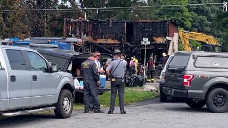 10 mense -- drie kinders ingesluit -- is in 'n huisbrand in Pennsilvanië dood, staatspolisie sê