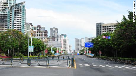 An empty street in Sanya, &#39;중국&#39;s Hawaii&#39;, as it imposes Covid lockdown measures on August 6. 