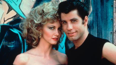 (左から) Olivia Newton-John and John Travolta in the 1978 映画 &quot;Grease.&quot;