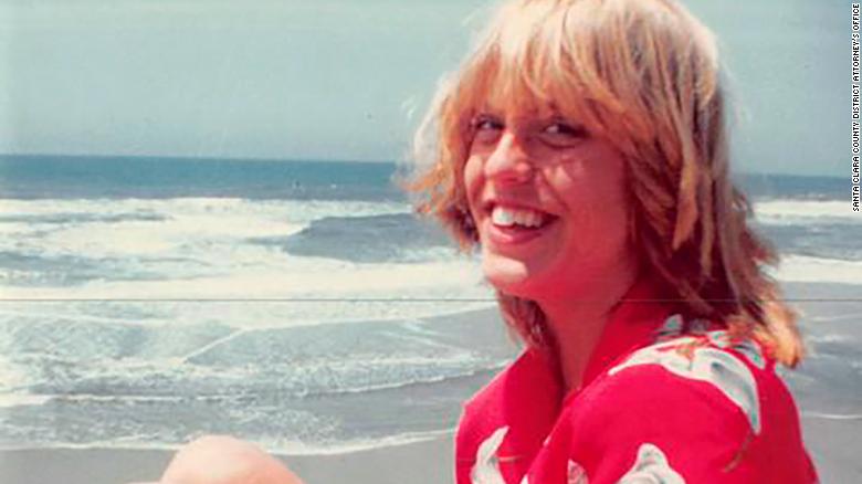 Arresto effettuato in modo brutale 1982 omicidio di un adolescente californiano, dicono i funzionari