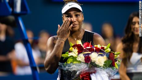 Tearful Serena Williams inizia il tour d'addio perdendo al Canadian Open