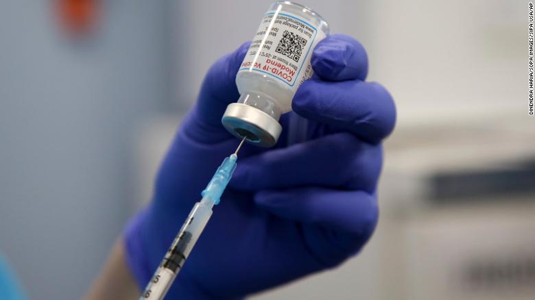 英国は、オミクロンと元の株の両方を対象としたCovid-19ワクチンを承認する最初の国になります