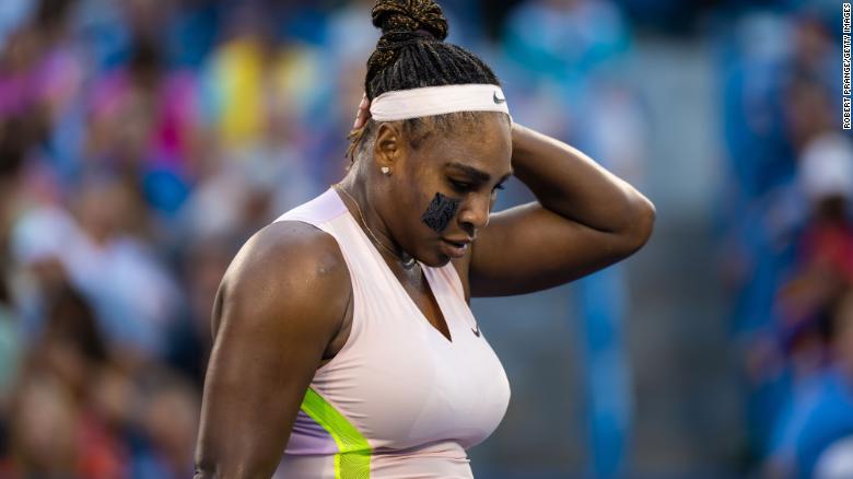 Serena Williams pierde ante Emma Raducanu en el partido inaugural de Cincinnati, con el US Open en el horizonte