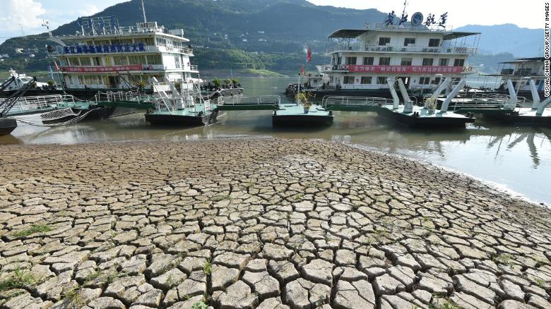 La Cina sta seminando nuvole per ricostituire il suo fiume Yangtze che si sta restringendo