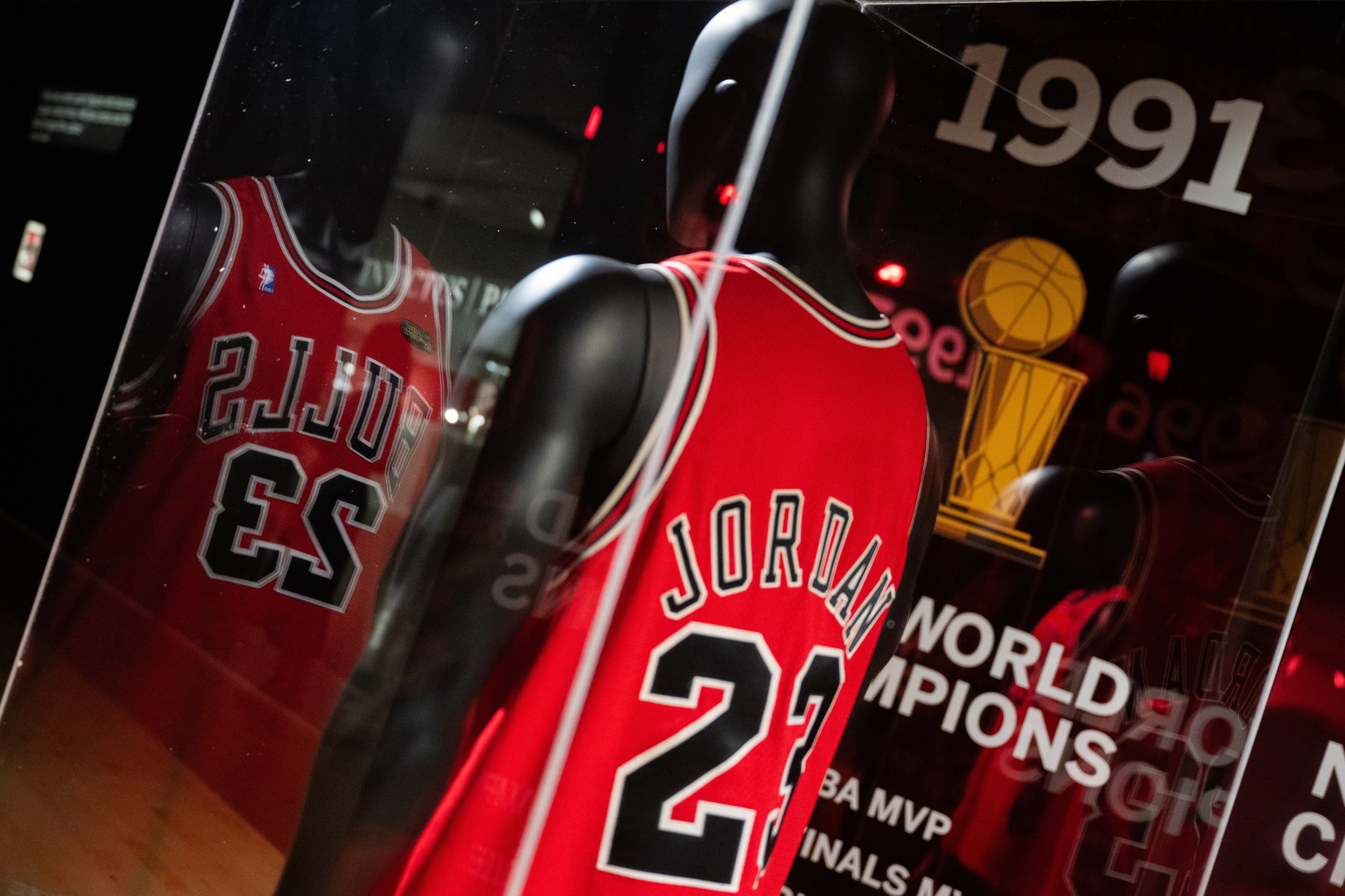 Michael Jordan's 'Last Dance' jersey fetches record $10.1 million - Style