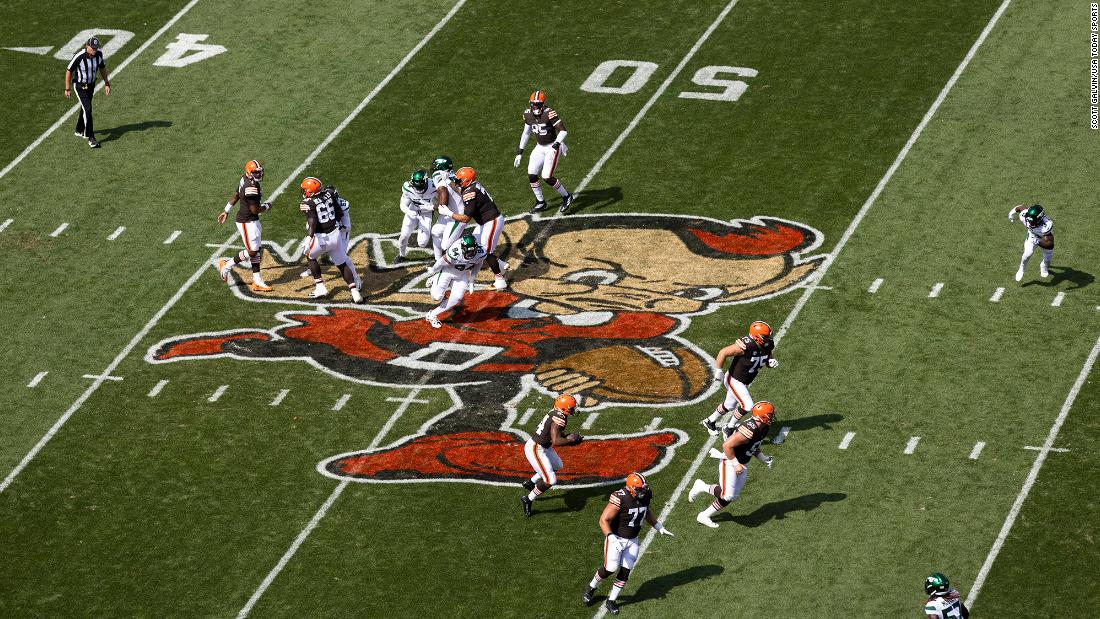 The Cleveland Browns run the ball across midfield against the New York Jets during the first quarter at FirstEnergy Stadium. The Browns ended up losing 31-30 after being up by 13 points with 1:55 remaining in the game. Jets QB Joe Flacco threw for 307 yards and four TDs -- including two in the final two minutes of the game -- to carry the Jets. Sunday&#39;s game saw the return of &quot;Brownie the Elf&quot; to the Browns&#39; home field. The logo was initially used by the Browns in their inaugural season in 1946 but fell out of favor in the 60s, returning when the franchise was brought back to Cleveland in 1999.
