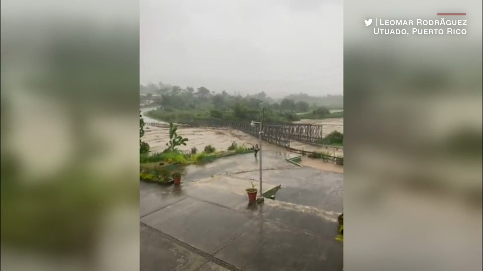 Puente En Puerto Rico Se Desprende Por Las Fuertes Inundaciones Que